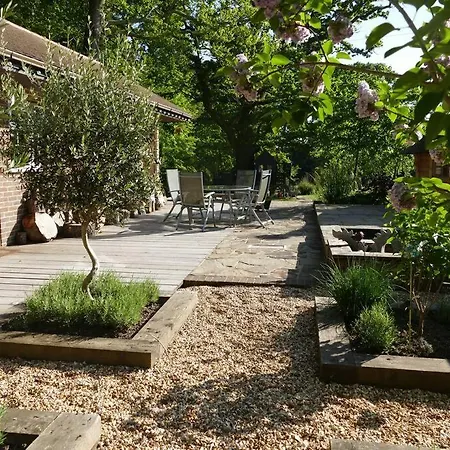The Stables - 2 Bed With Large Garden And Hot Tub. Villa Sway Exterior photo