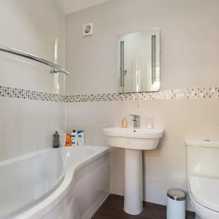 The Stables - 2 Bed With Large Garden And Hot Tub. Villa Sway Exterior photo
