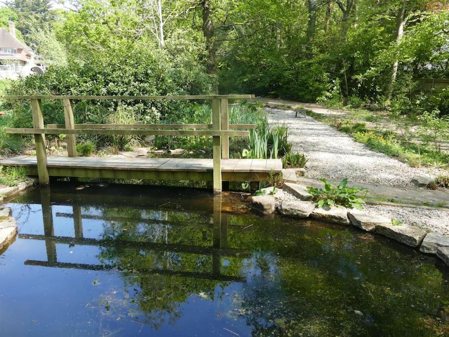 Holiday home The Stables - 2 Bed With Large Garden And Hot Tub. Sway