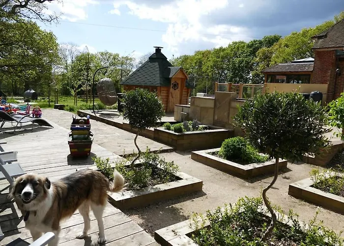 The Stables - 2 Bed With Large Garden And Hot Tub.