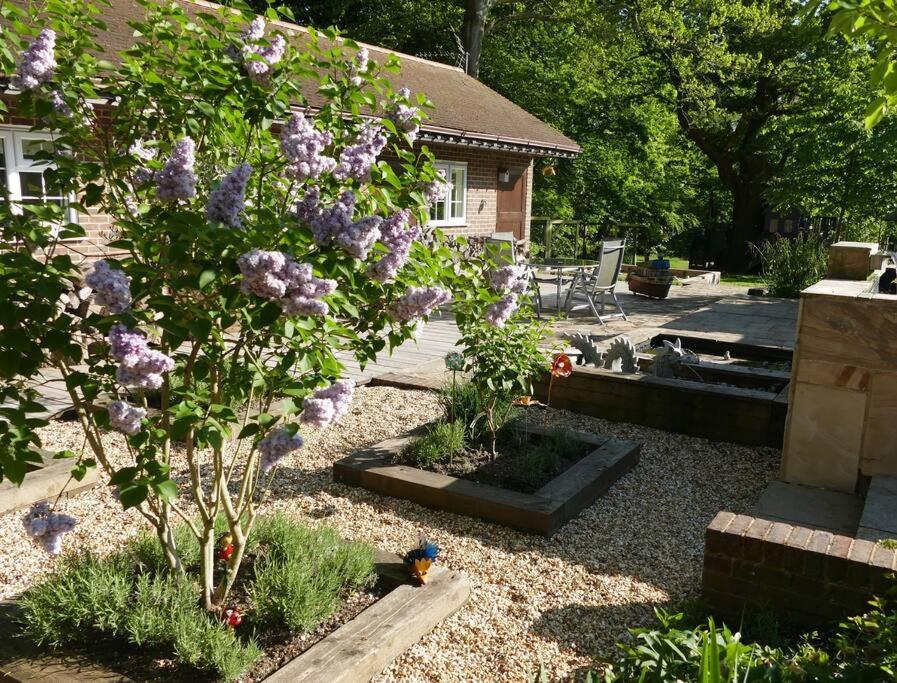 The Stables - 2 Bed With Large Garden And Hot Tub. Holiday home