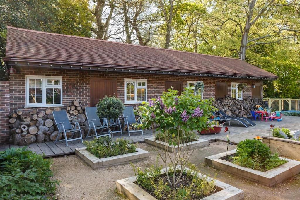The Stables - 2 Bed With Large Garden And Hot Tub. Holiday home