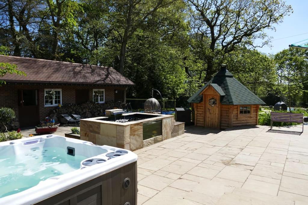 The Stables - 2 Bed With Large Garden And Hot Tub. *