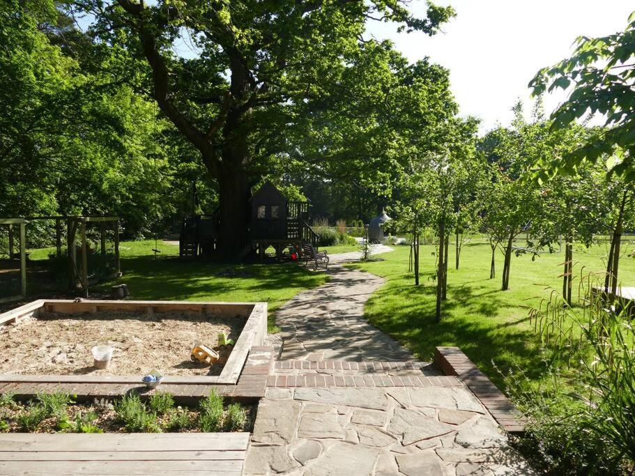 The Stables - 2 Bed With Large Garden And Hot Tub. * Sway