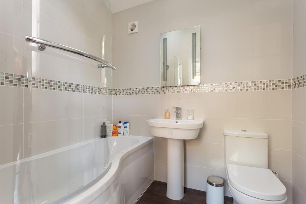 The Stables - 2 Bed With Large Garden And Hot Tub. Holiday home