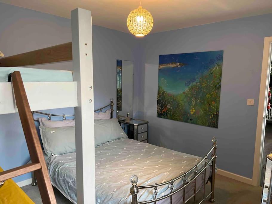 The Stables - 2 Bed With Large Garden And Hot Tub. Holiday home Sway