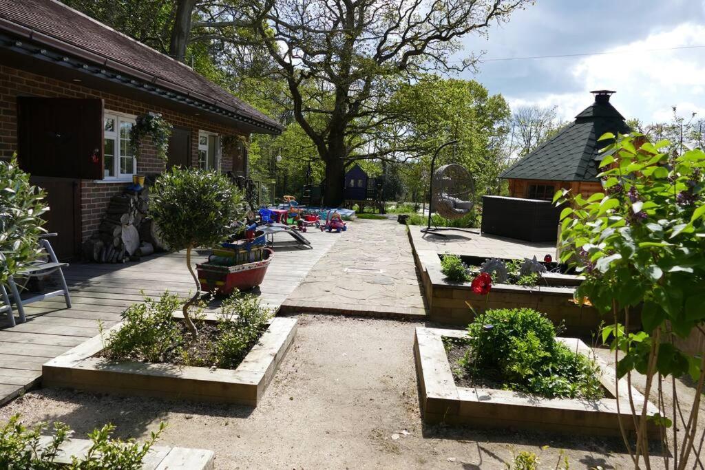 The Stables - 2 Bed With Large Garden And Hot Tub.