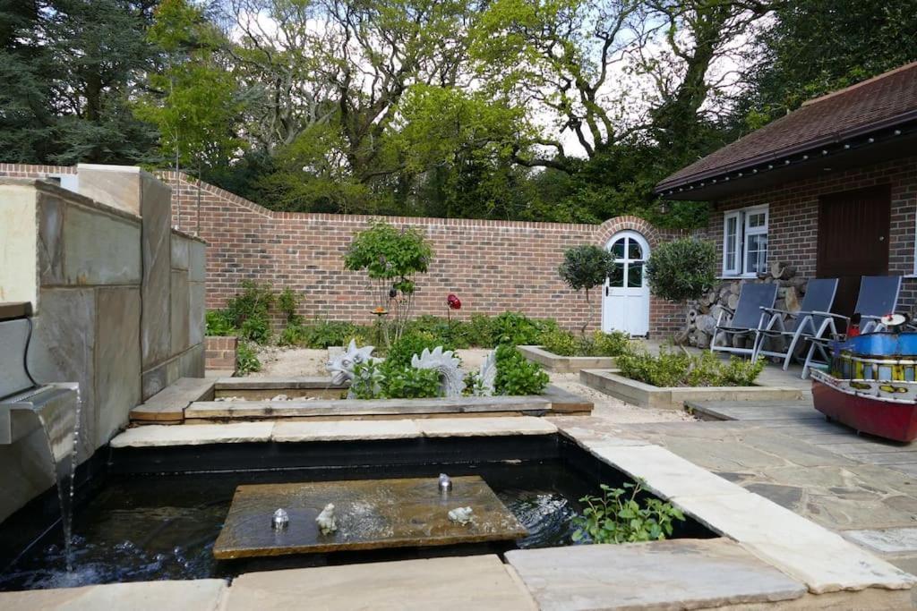 The Stables - 2 Bed With Large Garden And Hot Tub. Holiday home